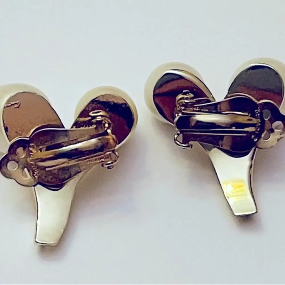 Vtg 50s Mid-Century Trifari Faux Pearl Clip-on Earrings Gold Tone Signed